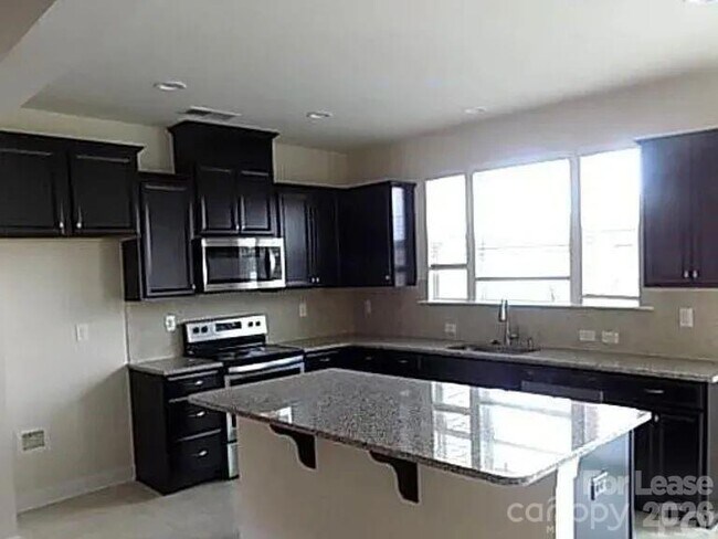 Building Photo - 5633 Garrow Glen Rd
