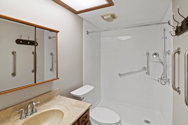 Building Photo - 1203 Dean Dr