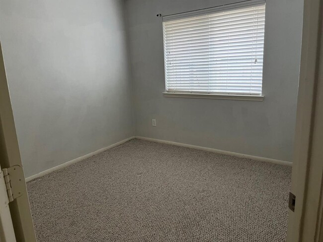 Building Photo - 12610 Bethany Bay Dr