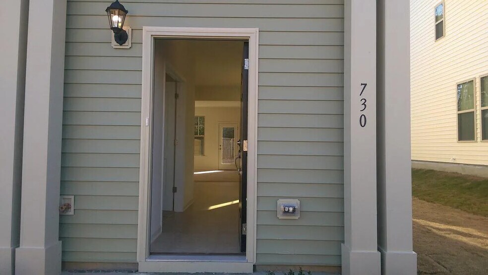 Building Photo - Room in Townhome on Maypearl Ln