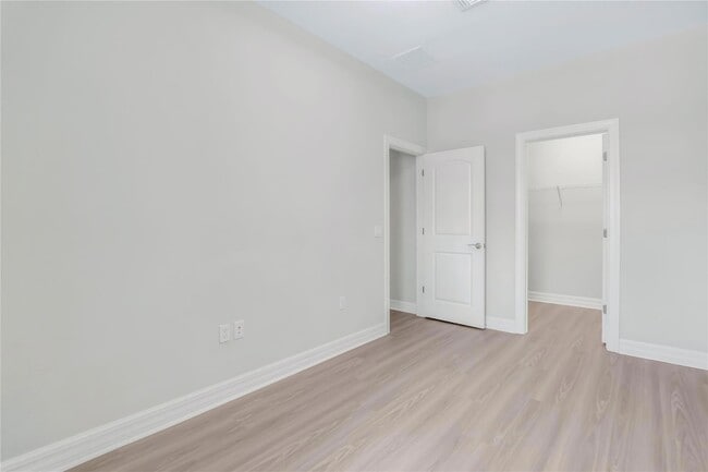 Building Photo - 4828 Chantilly Rd