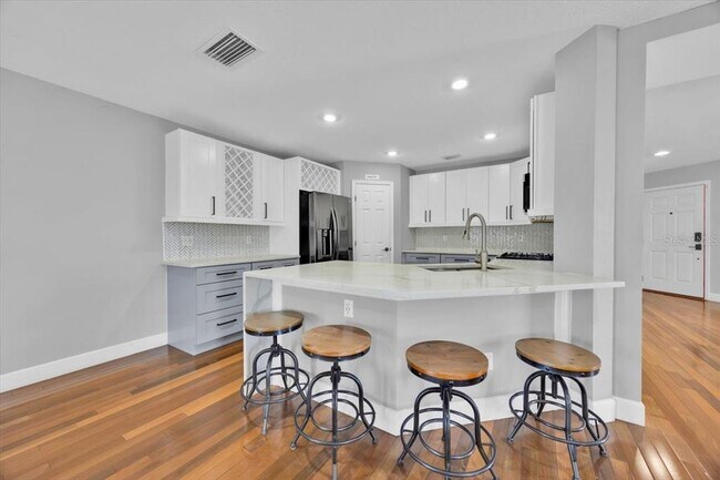 Building Photo - 409 Rona Ln