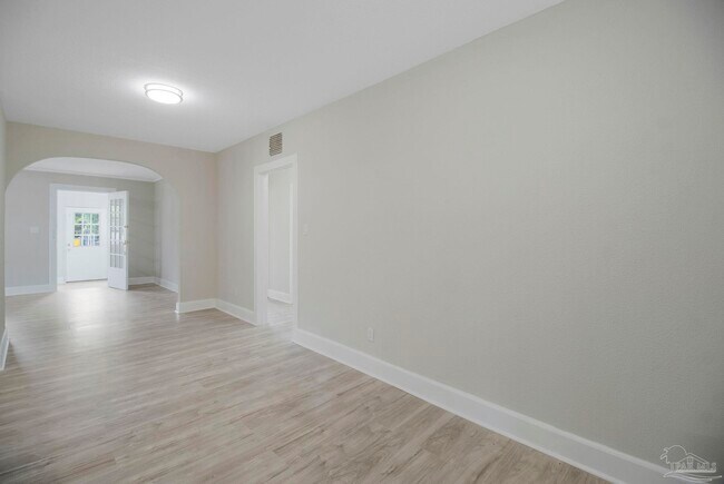 Building Photo - 1322 Wisteria Ave