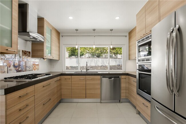 Building Photo - 27301 Via Avila