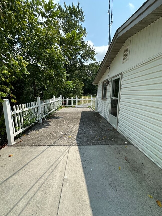 Building Photo - 2752 Carrollwood Heights Rd