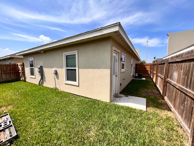 Building Photo - 2206 Taxco Ct