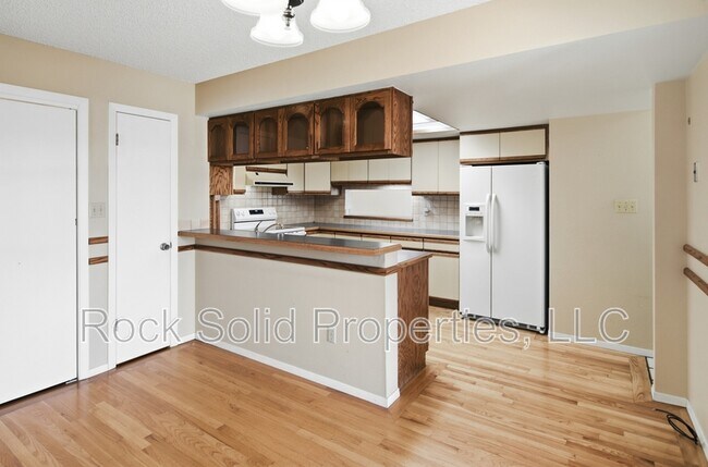 Building Photo - 5416 Meadowbrook Dr