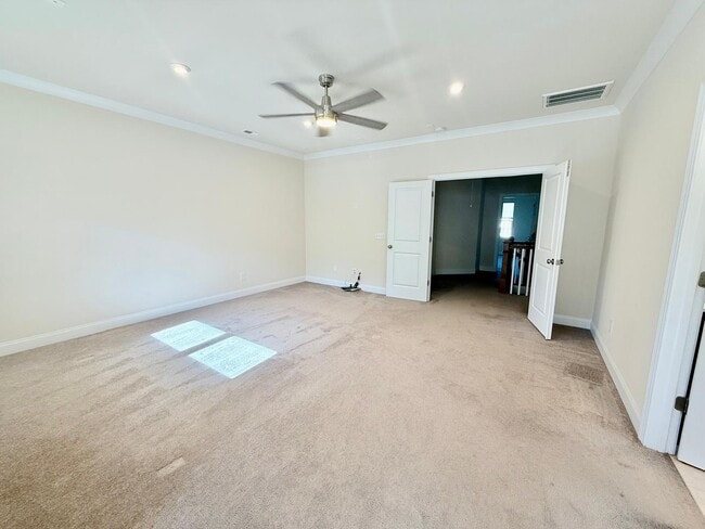 Building Photo - 127 Heathbrook Ln