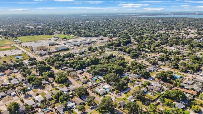 Building Photo - 702 Gray St S