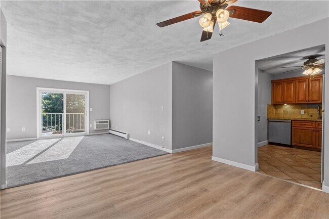 Building Photo - 752 QUAKER Ln