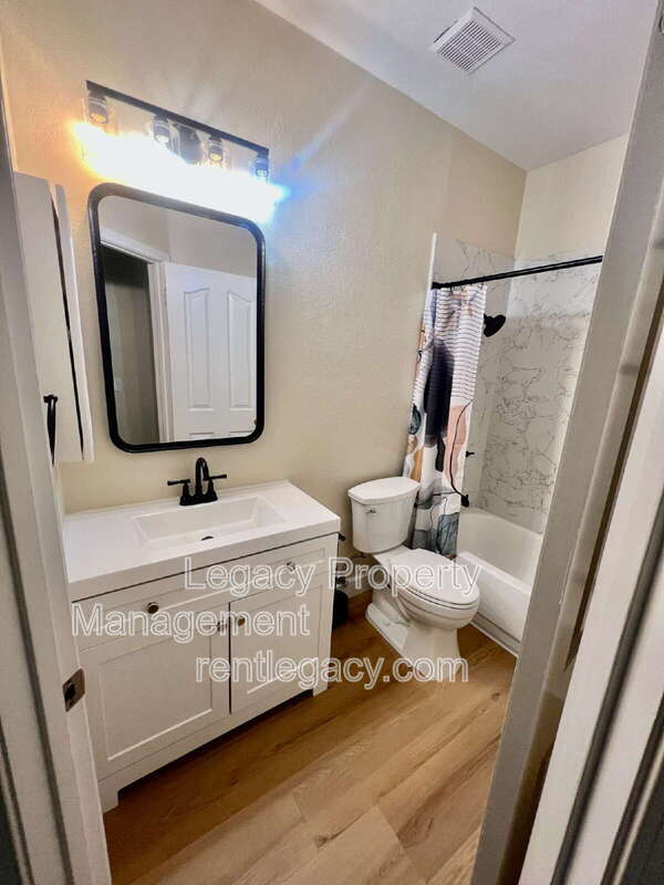 Building Photo - 413 Donaldson Ct