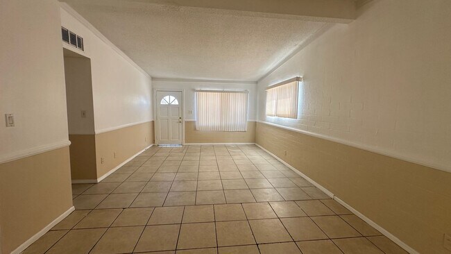 Building Photo - 3 BEDROOMS 2 BATHROOMS HOUSE AVAILABLE FOR...