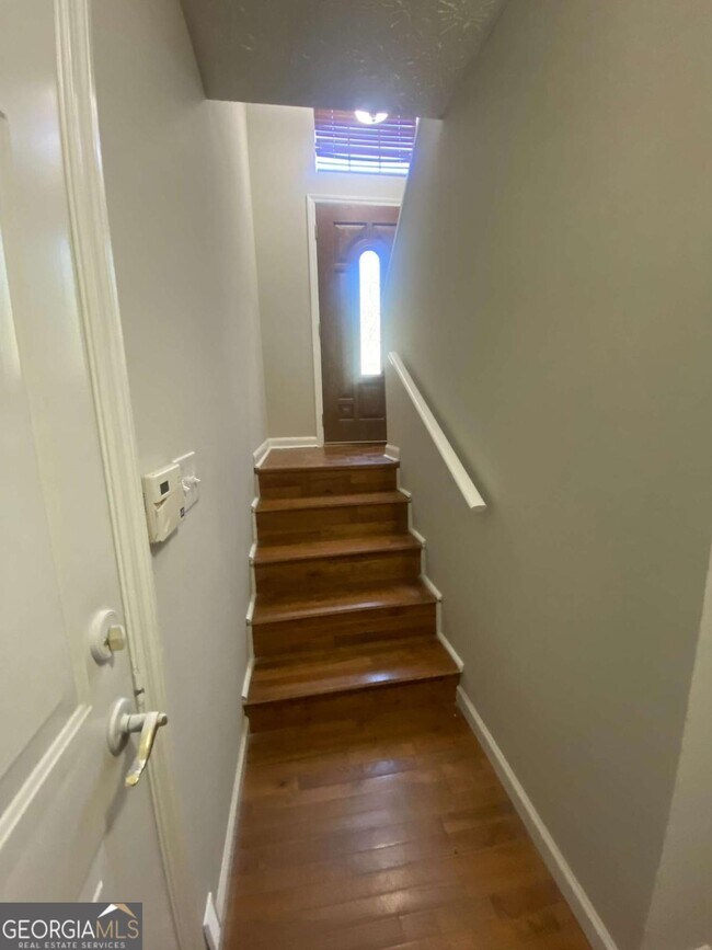 Building Photo - 3015 Cascade Manor Dr