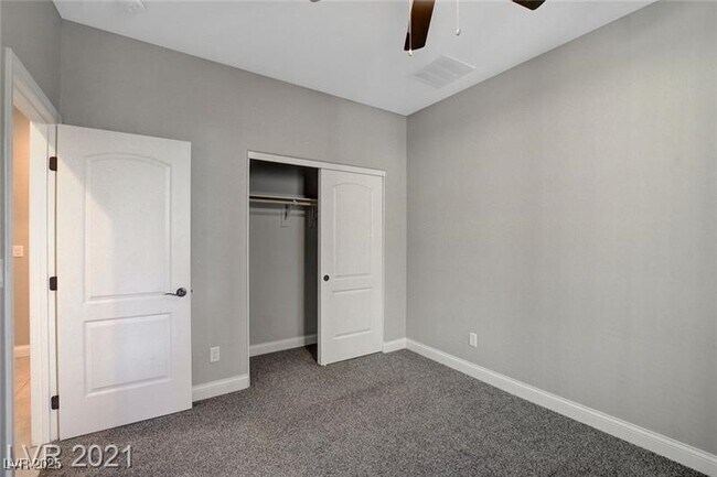 Building Photo - 1062 N Water St