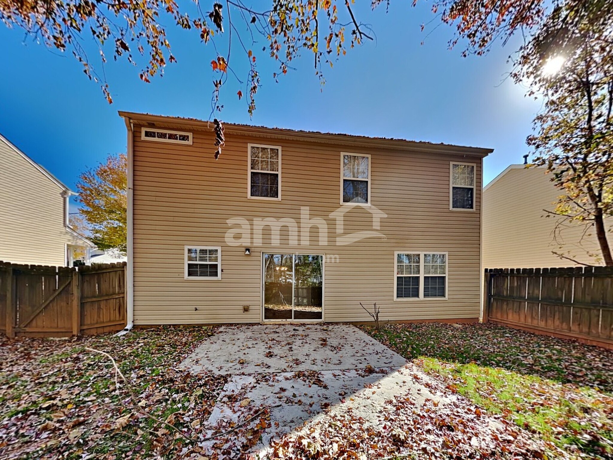 Building Photo - 330 Meadows Ln