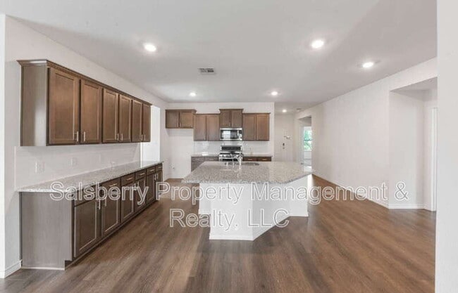 Building Photo - 503 Willow View Way