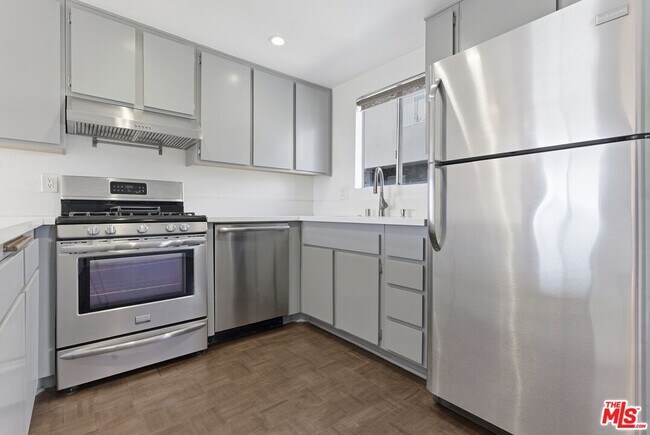 Building Photo - 1083 1/2 W Kensington Rd