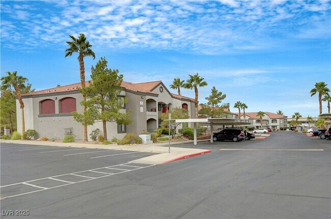Building Photo - 950 Seven Hills Dr