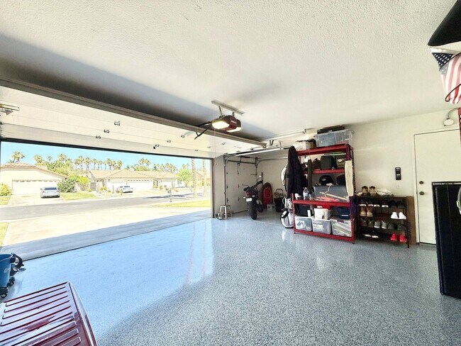 Building Photo - AVAILABLE NOW!! GORGEOUS 2 BEDROOM 2 BATHROOM Home in Palm Desert!