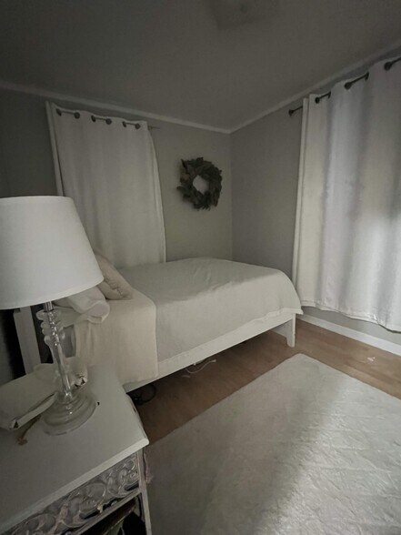 Building Photo - 5726 Lincoln Ave