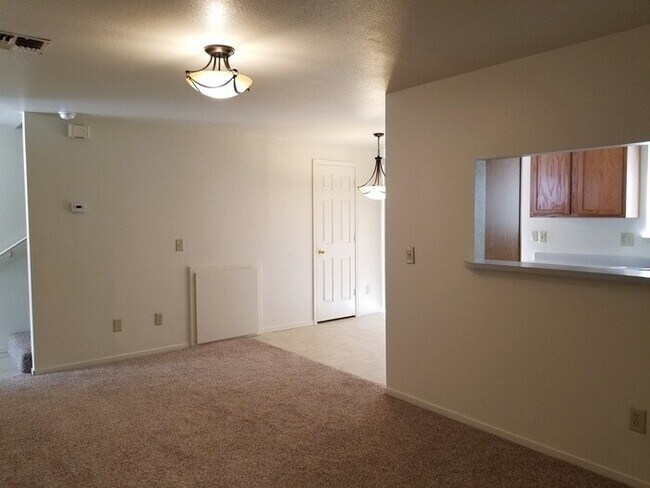 Building Photo - Town Home For Rent in Carson City