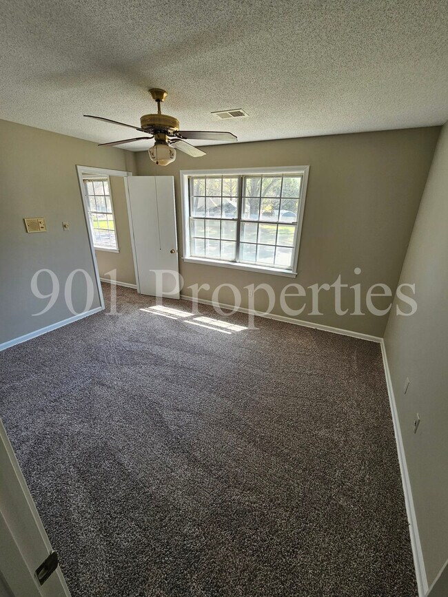 Building Photo - 2601 Camrose Cove