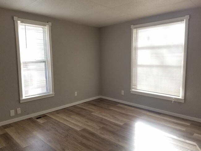 Building Photo - PRE-LEASING Available June 1, 2025. Proper...