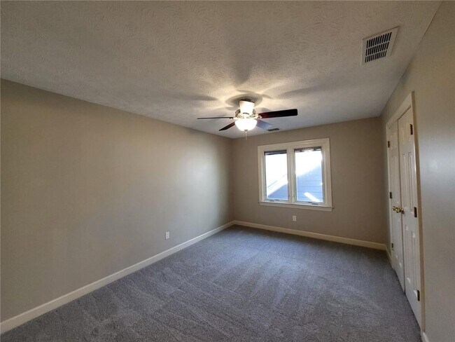 Building Photo - 2438 Kings Arms Dr