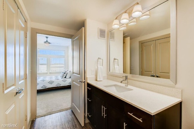 Building Photo - 1 br, 1 bath Apartment - 3000 Kramer Ln