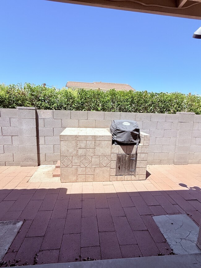 Building Photo - 8010 N Siskiyou Dr