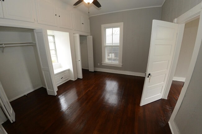 Building Photo - 412 W Day St