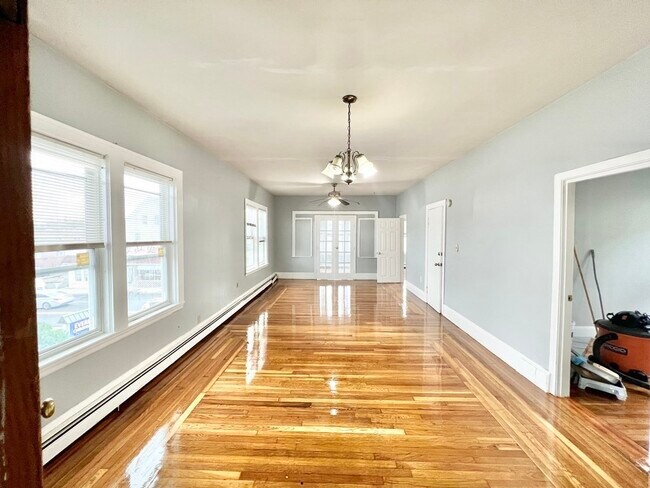 Building Photo - 113 Ferry St