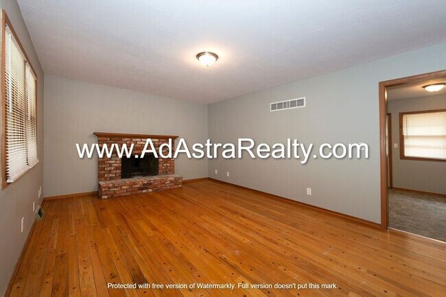 Building Photo - Beautiful Home in Blue Springs-Available NOW!!