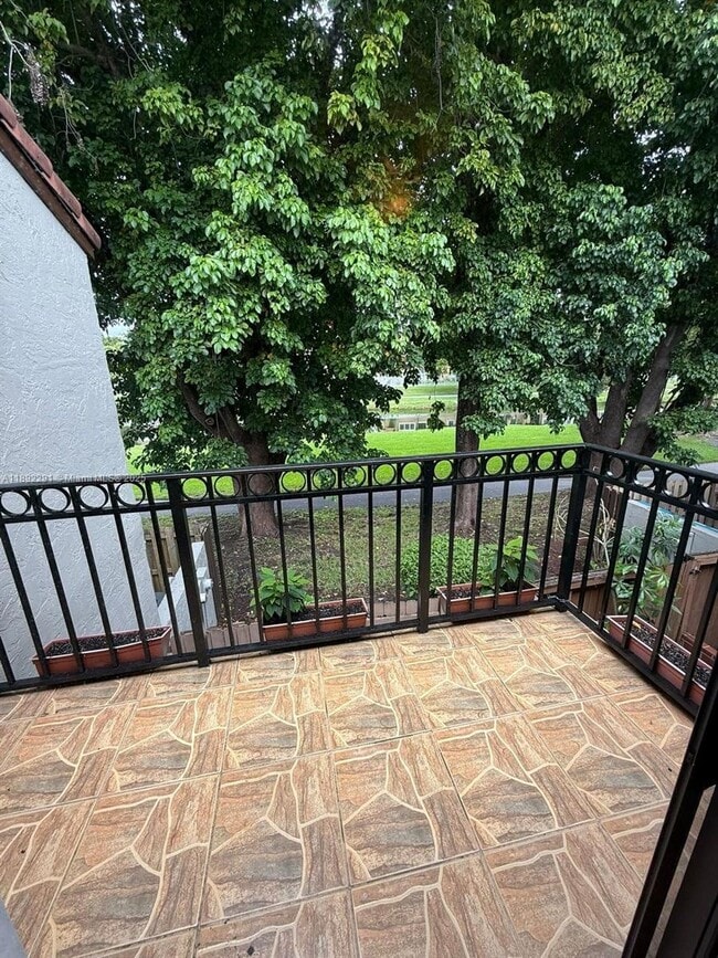 Building Photo - 10450 SW 154th Ct