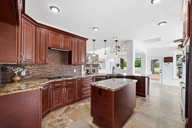 Building Photo - 7211 Savannah Glen Ln