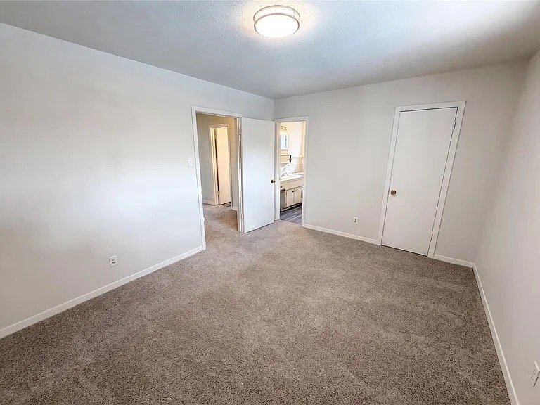 Building Photo - 910 Luella Ave