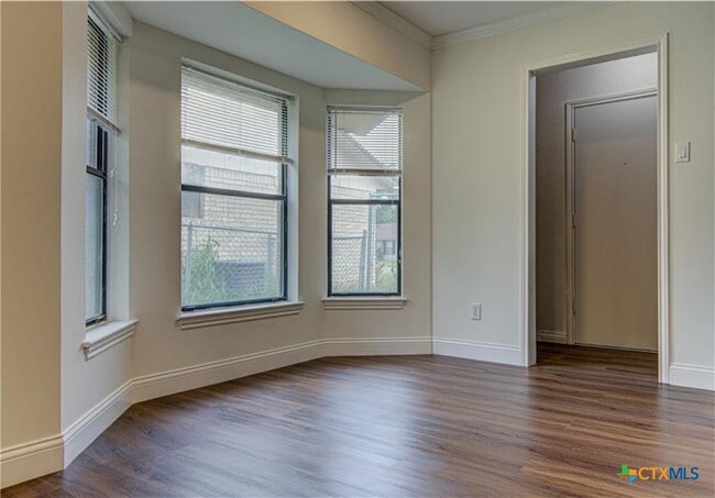 Building Photo - 1905 Moonlight Dr