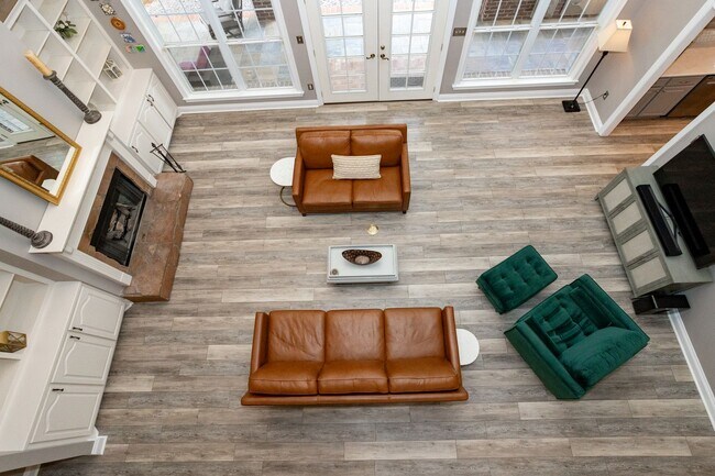 Building Photo - Historic Highland Road Beauty with Bayou V...