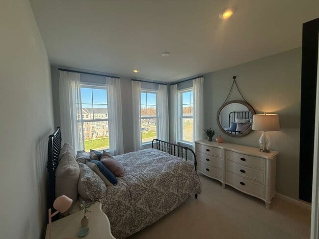 Building Photo - 809 Birchwood Hl Pl