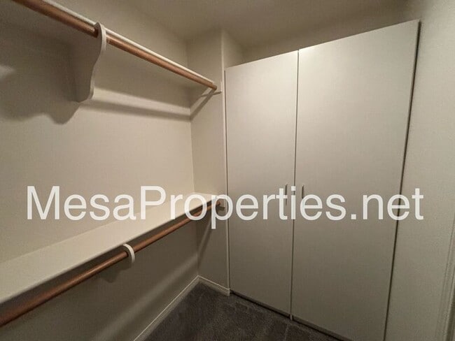 Building Photo - 7401 Roundhill Pl