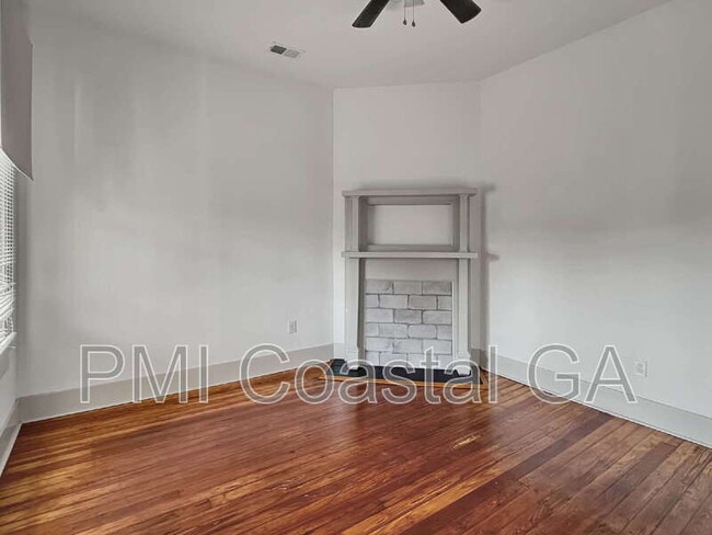 Building Photo - 314 W 42nd St