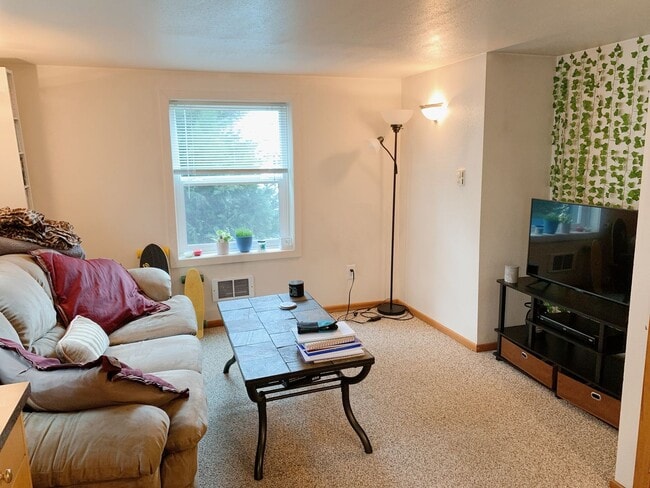 Building Photo - 1029 High St