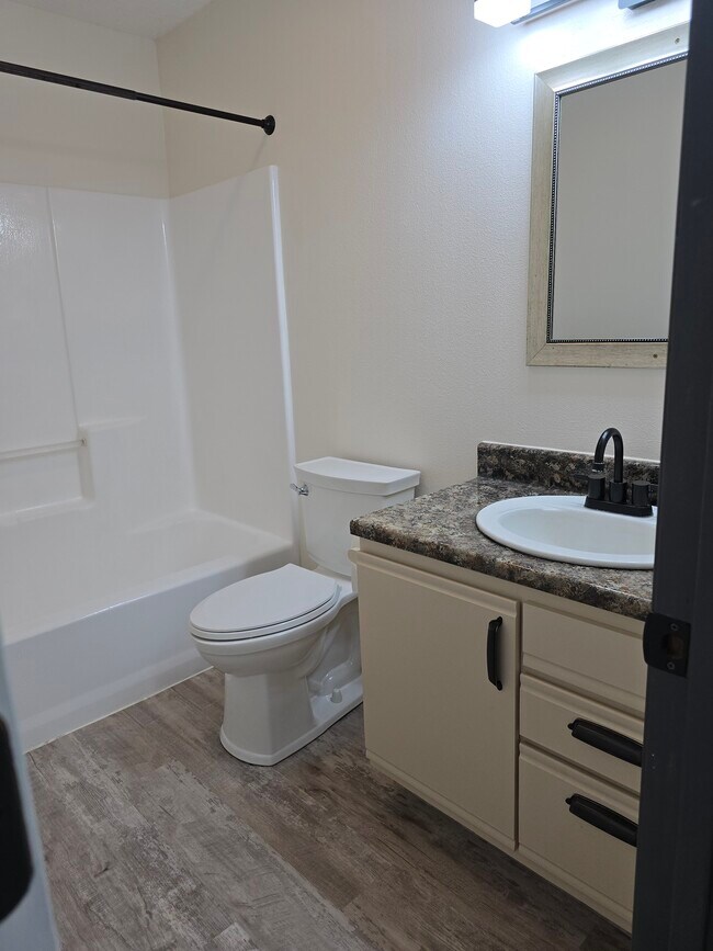 Building Photo - 2802 Maralane Ave