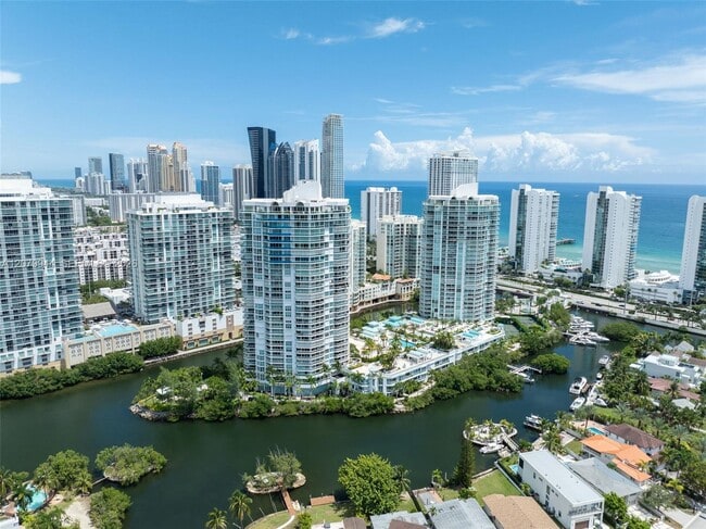 Building Photo - 16500 Collins Ave