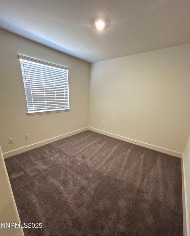 Building Photo - 963 Cascade Range Dr