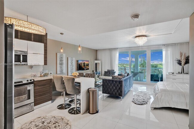 Building Photo - 5401 Collins Ave