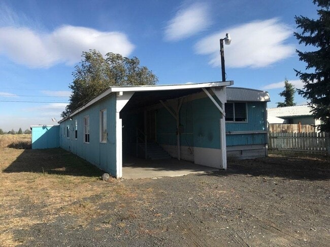 Building Photo - Trailer for Rent