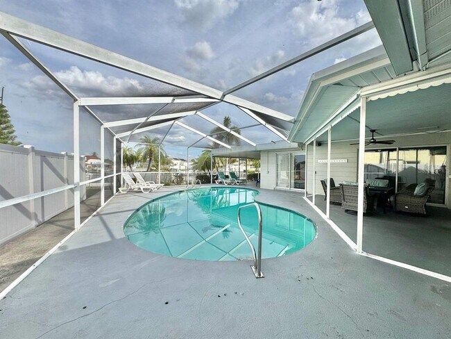 Building Photo - 6316 Lake Sunrise Dr
