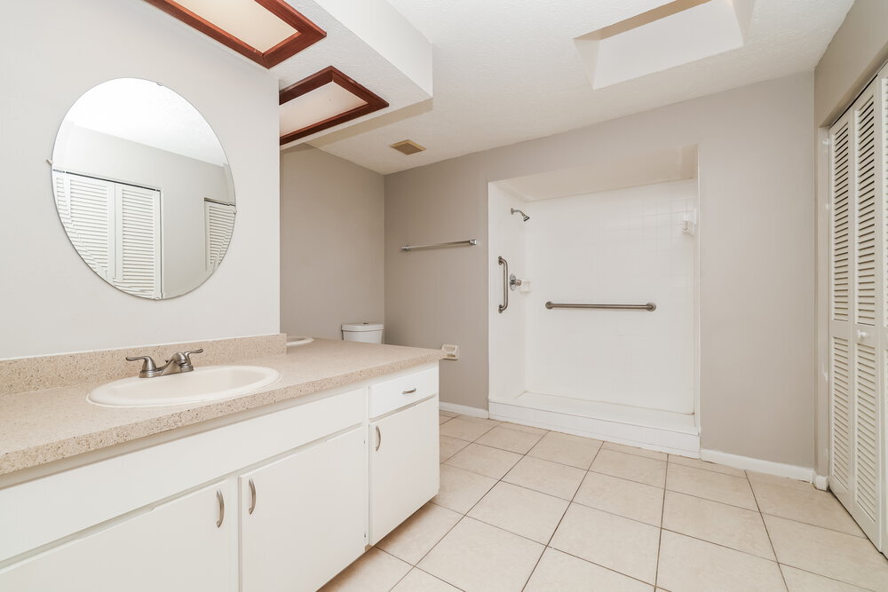 Building Photo - 2303 Willow Branch Ave