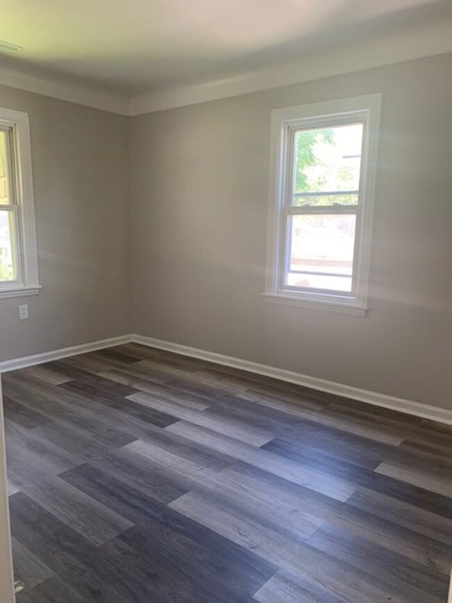 Building Photo - A Charm in Hazel Park